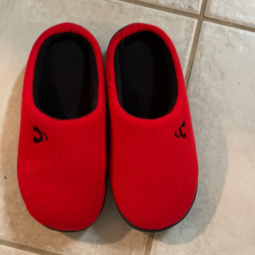 Size 1 - 1.5 kid’s slippers with outdoor soles memory foam